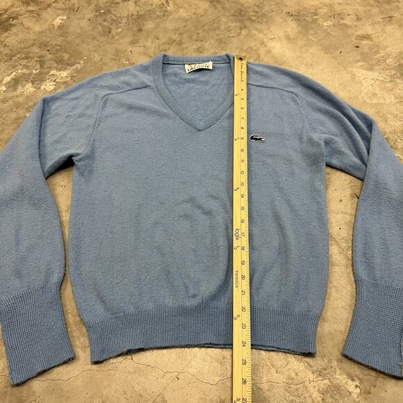 Vintage Izod Lacoste V-Neck Sweater Men’s Sz M Blue 80s Classic Gator Soft - Picture 2 of 5